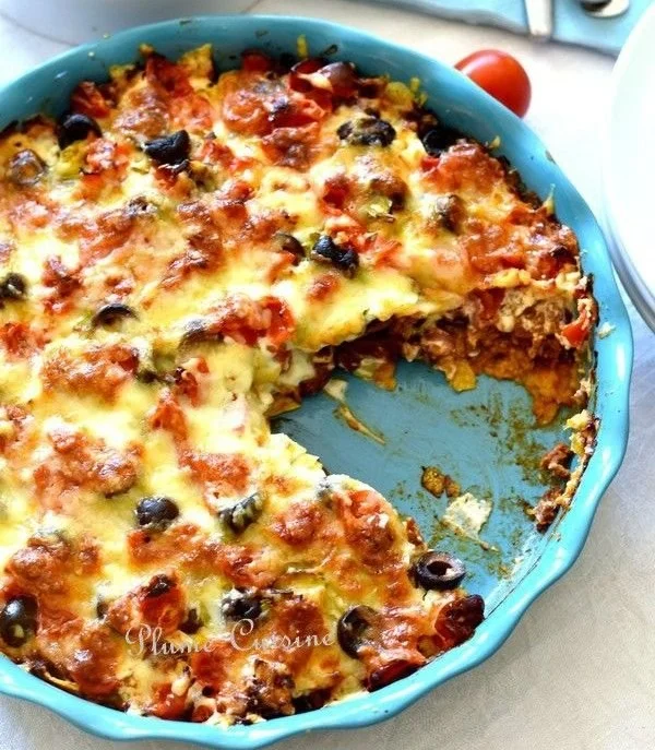 Casserole mexicaine garnie de légumes, viande et épices savoureuses