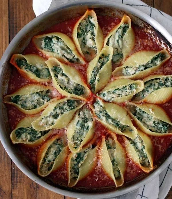 Conchiglioni farcis de thon, épinards et ricotta, un plat appétissant
