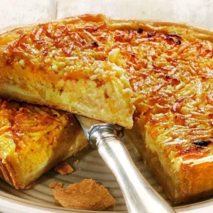 Tarte aux pommes râpées 4 Tarte aux pommes râpées avec des pommes fraîches et une croûte dorée