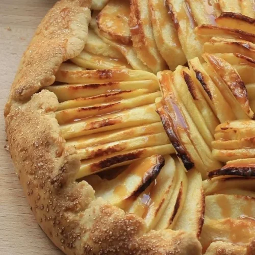 Tarte rustique aux pommes et caramel sans moule 4 tarte rustique aux pommes et caramel sans moule 2026 07 05 042451 669x1024 1